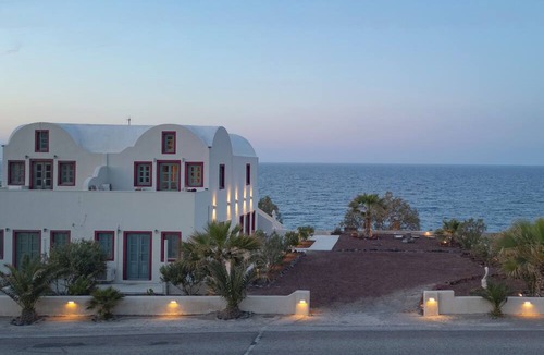 Kamari Villa | Michelangelo Beach Villa
