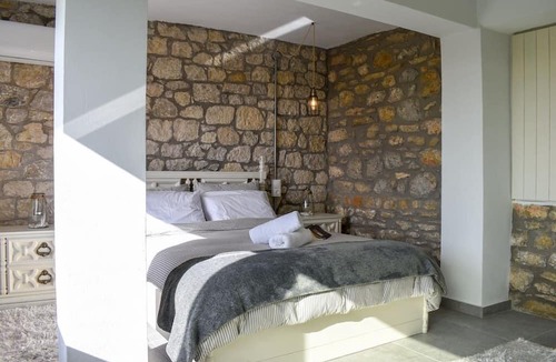 West Mani Apartment | Stone Studio With Sea Views Near the Beach