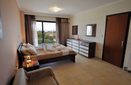 Zipari Villa | Xenos Villa 2 With 5 Bedrooms Private Swimming Pool, Near the sea