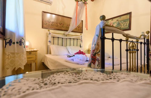 Aipeia House | The Fairytale House Seaside Retreat