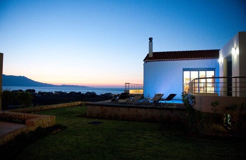 Nopigia House | holiday home "Villa Pounentes" with private pool