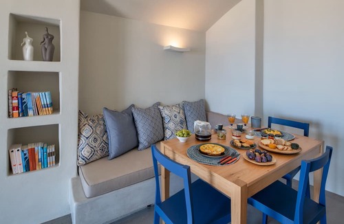 Pyrgos Hotel | Halcyon Days Suites
