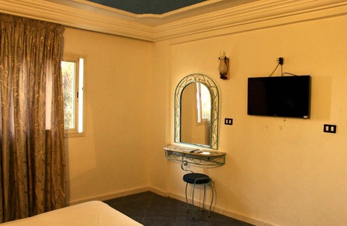 Hammam Chatt Hotel | Hotel Donia