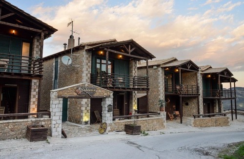 Synikia Mesi Trikalon House | Vathyskia Guesthouse