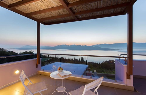 Nikiana Villa | Luxury Villa for 6 Amazing Sea View Pool