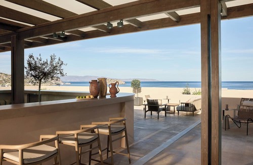 Pefki Hotel | Ella Rocrita