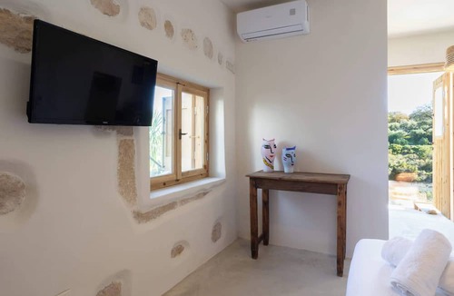 Amnatos Apartment | Aerida Guesthouse Of Stone - Maria Cozy Suite