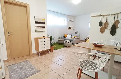 Kifisia Apartment | Relaxing Studio Apt 1 min to Highway Parking