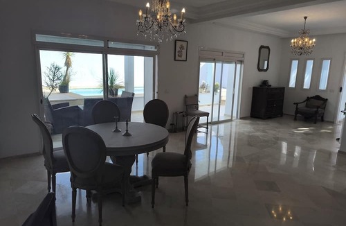 Cite Erriadh Villa | Stylish villa avec parking et piscine