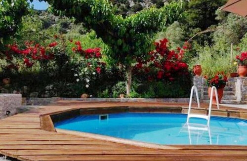 Kamariotis House | Rose Hedge