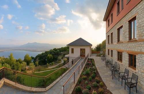 Ligiades Apartment | Arktos Hotel Deluxe Suite With Lake View