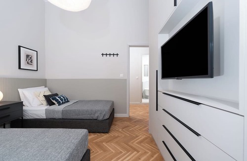 Ampelokipoi Apartment | Spacious & Stylish Athens Apartment - Walk To Metro