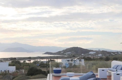 Agios Prokopios Apartment | Great 2BR Suite with 2 Jacuzzi tubs in Naxos