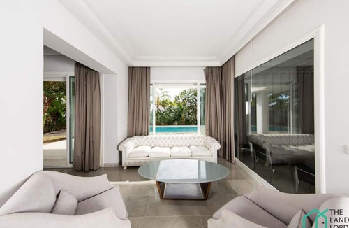 Les Berges Du Lac II Villa | Villa Cassel: Villa avec piscine et vue sur le lac