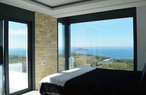 Paradhisos Villa | Villa OKOA Comfortable holiday residence