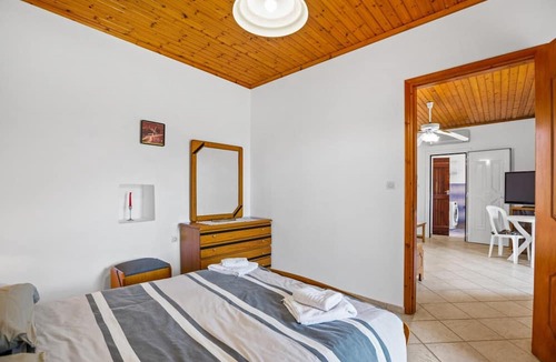Livadia House | Nick s Apartment in Kambos