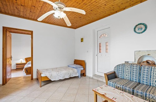 Livadia House | Nick s Apartment in Kambos