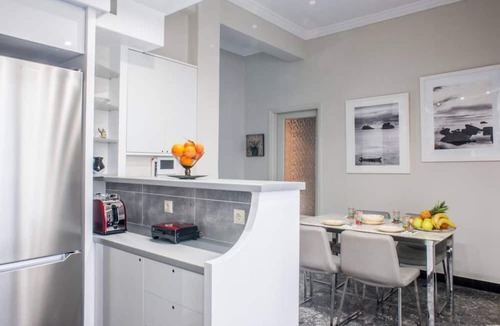 Nea Chalkidona Apartment | Sunny flat w/h balcony and homey feel near metro