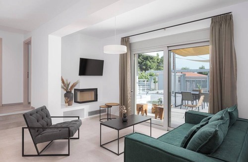Isthmia House | Cavos Residence with Private Jacuzzi