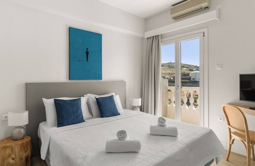 Paleopolis Hotel | Paradise Art Hotel by Mr and Mrs White