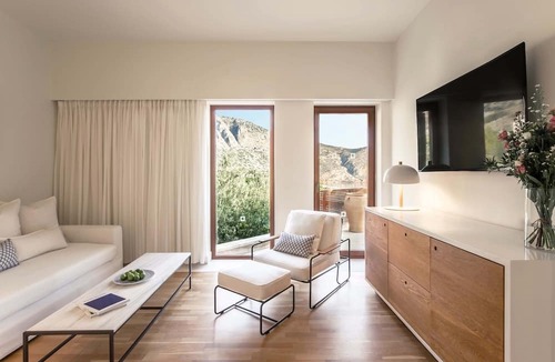Elounda Hotel | Phāea Blue - Small Luxury Hotels of the World