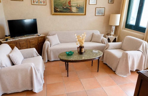 Rafina House | Perivolakia Garden View - Rafina Stay Near Airport