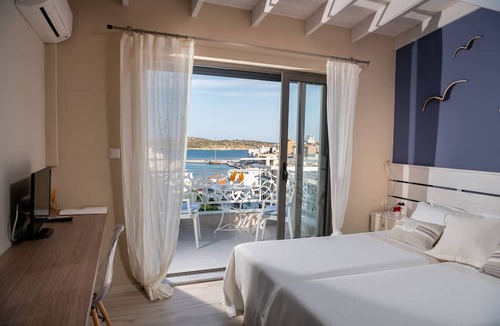 Agios Nikolaos Town House | Emerald Lake Studios