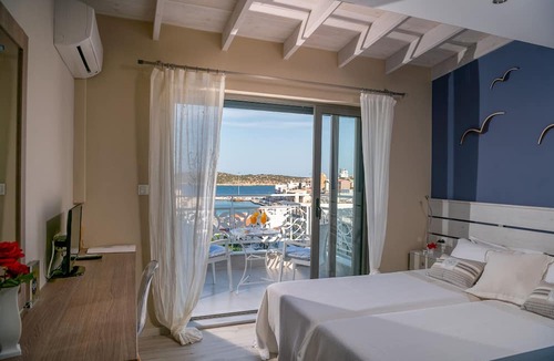 Agios Nikolaos Town House | Emerald Lake Studios