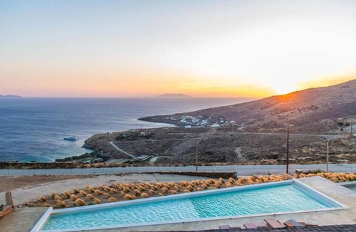 Exomvourgo Villa | ReGenesis Villas