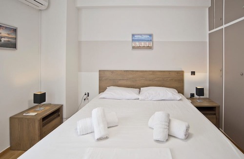 Peiraiki Apartment | Blue Dream Modern Piraeus Apt, Walk to Beach