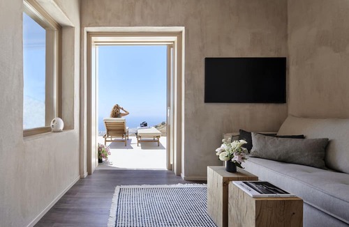 Pyrgos Villa | Santorini Sky - The Retreat