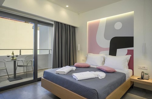 Platanias Town Apartment | Luxury Suites | Modern Athina Suites In Platanias with Pool