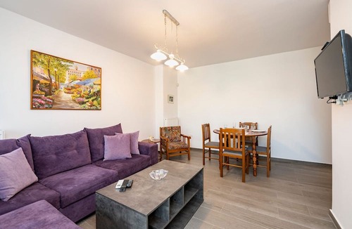 Glyfada Apartment | ⭐Beautifully renovated flat in superb location⭐