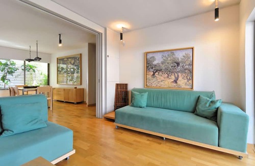 Athens City Centre Apartment | Hidesign Athens Tube Apt in Kolonaki, Design Furnishing, Garden Terrace
