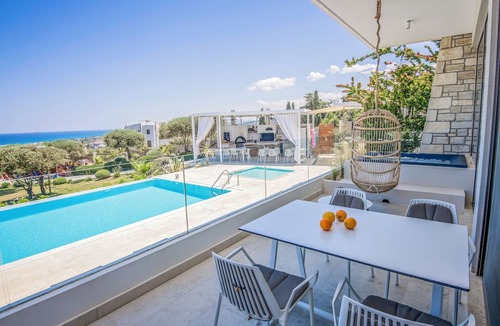 Rethymno Villa | Made of blue luxury souites collection