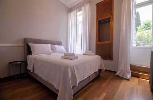 Plaka Apartment | Aerides LUX Spacious 5-bedroom apartment in Plaka, Athens