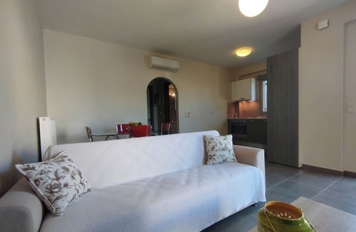 Karavomylos Apartment | Charming 1-bedroom apartment with AC, WiFi in fabulous Karavomylos