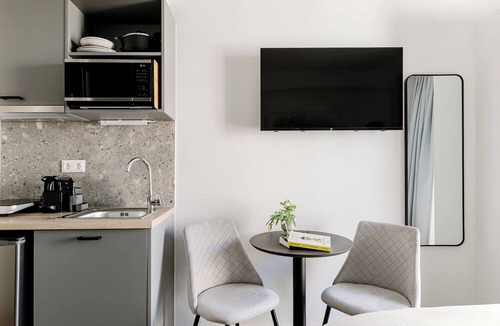 Dafni-Ymittos Apartment | B48 Athens Dafni