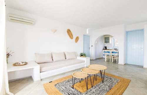 Paros Apartment | Glyfa Village