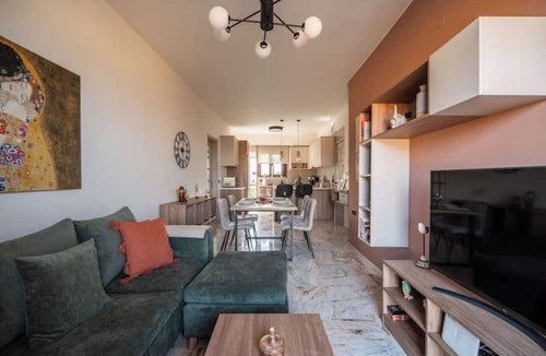 Chania Town Apartment | Apartment with sea view 10 minutes from the beach, old town, city