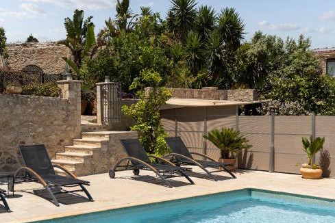 Maroulas Villa | Candice Villa Historic Venetian Retreat by Rentado