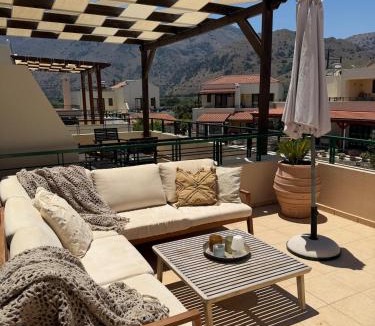Asprouliani House | Villa Tone- velutstyrt villa med privat basseng og BBQ