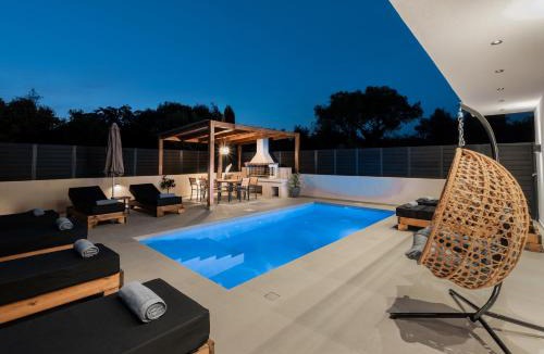 Planos Villa | Villa Dreamscape - Elegant Stay with Private Pool by Villa Mana Gers