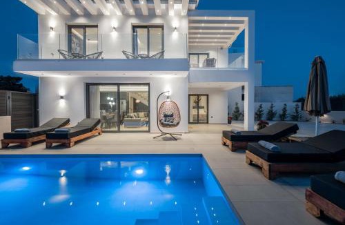 Planos Villa | Villa Dreamscape - Elegant Stay with Private Pool by Villa Mana Gers