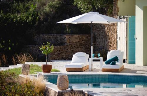 Dafnata Villa | Serene Villa with Stunning Sea Views - 1 Bedroom & Plunge Pool