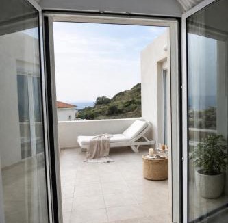 Kithira Villa | Grand Family Villa by the Sea