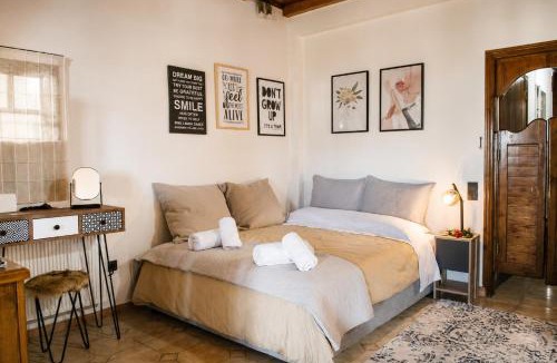 Filiatra Apartment | Stathohouse - Peaceful Balcony Retreat in Filiatra