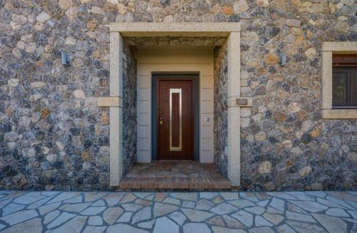 Almiros Beach Villa | Villa Afroditi by Bostonia Village