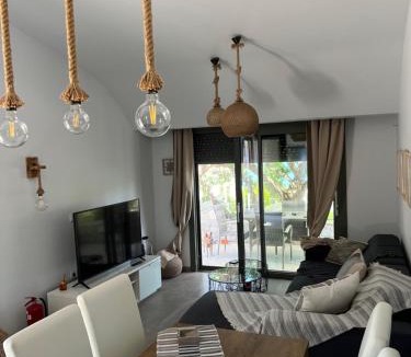 Limni Vouliagmenis House | Villa Nerόessa
