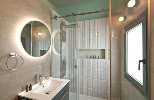 Petralona Apartment | Urban Patio Athens Entire Boutique Building